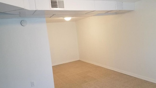 Building Photo - 348 Sutherland Ave