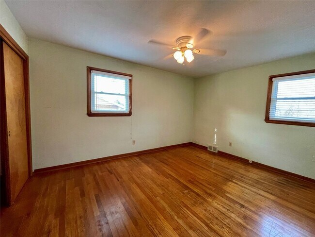 Building Photo - 328 Chestnut Ln