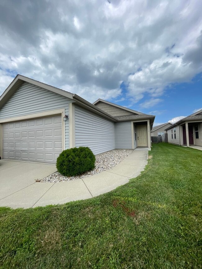 Building Photo - 1329 Sourgum Ln