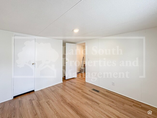 Building Photo - 1165 Meadow Lawn Street