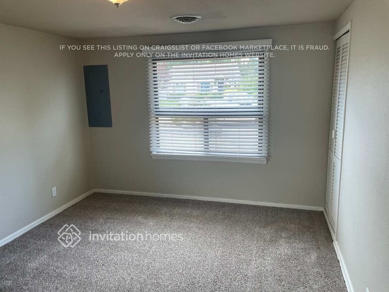 Building Photo - 2735 Locust Ave W