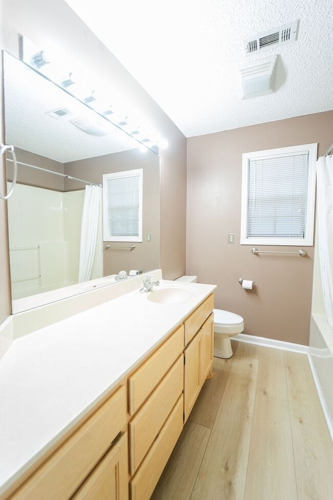 Building Photo - Charming 3 bedroom, 2 bath home that has been updated and is ready to be called home! This home h...