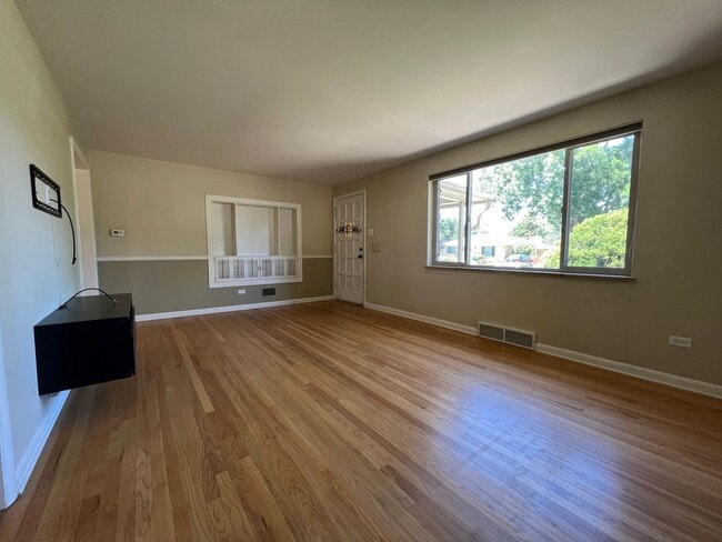 Building Photo - Mid Century Modern Ranch in Virginia Village!