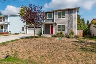 Building Photo - Stylish 3-Bedroom Home with Fenced Yard