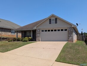 Building Photo - 102 Acacia Trail Dr