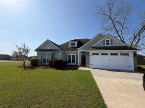 Building Photo - Home in Hahira