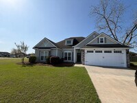 Building Photo - Home in Hahira