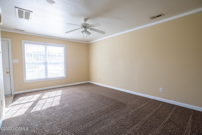 Building Photo - 305 Ashwood Dr