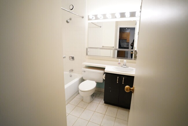 Building Photo - 211 E Ohio St