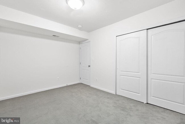 Building Photo - 53 Bloomington Ln