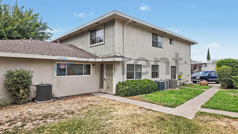 Building Photo - Unit 3