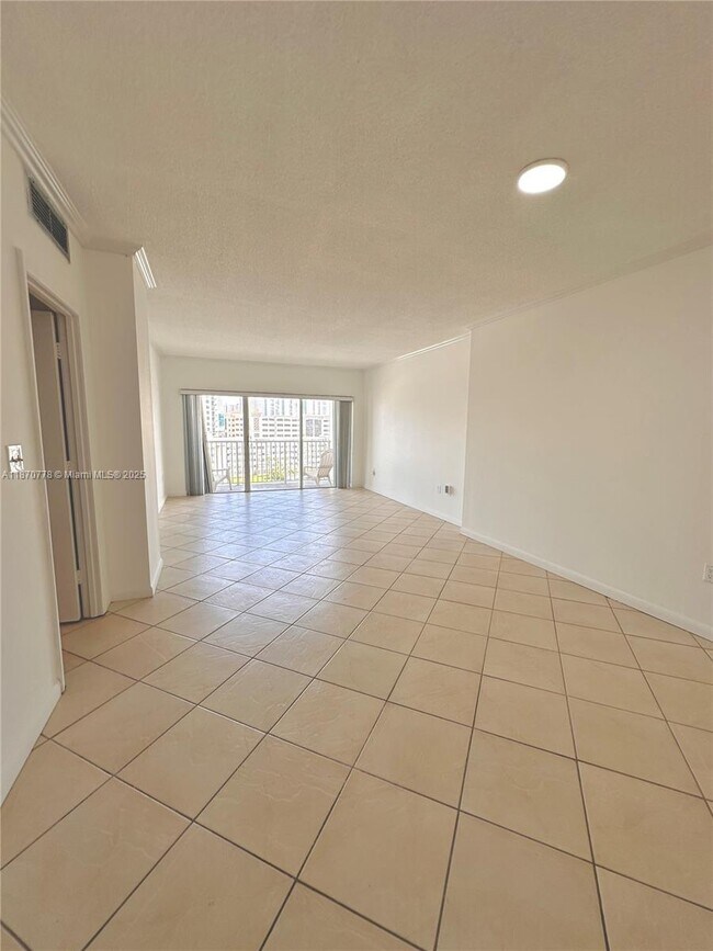 Building Photo - 300 Bayview Dr