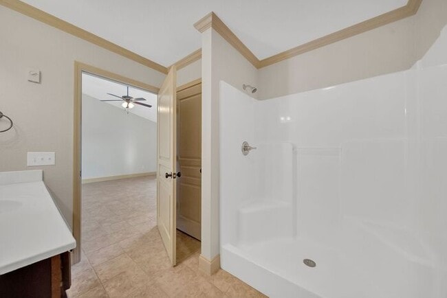 Building Photo - Hillrise Apartment 1 BR/1.5 Bath One Level with Attached Garage