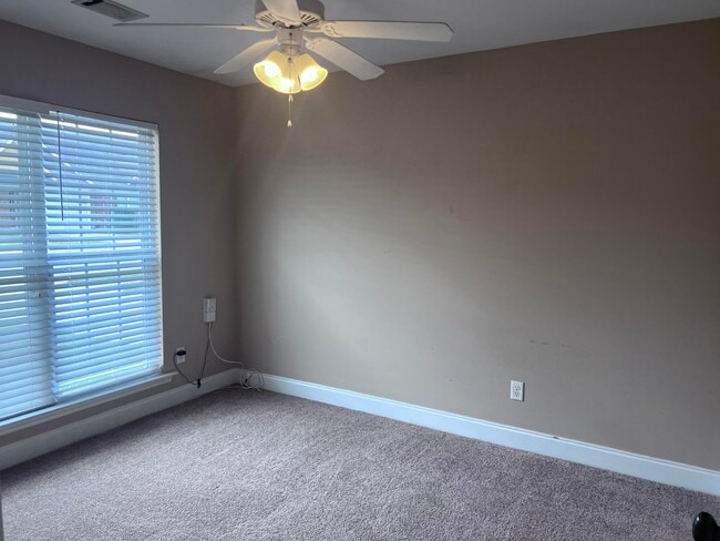 Building Photo - 841 Bryan Cir