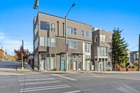 Building Photo - 802 23rd Ave S