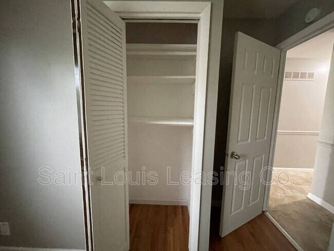 Building Photo - 1265 St Anthony Ln