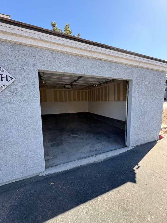 Building Photo - One bedroom, one full bath, FULL sized washer/dryer, with one carport AND a detached garage