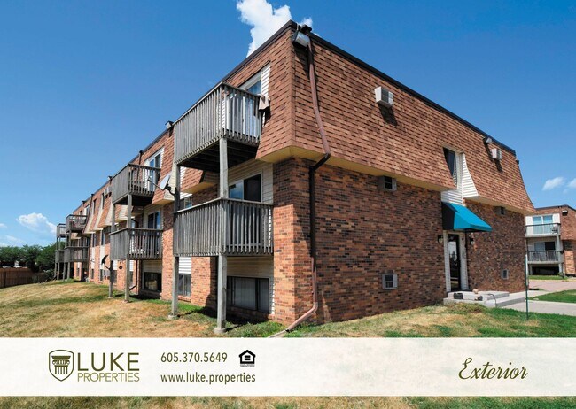 Building Photo - 405 S Sycamore Ave