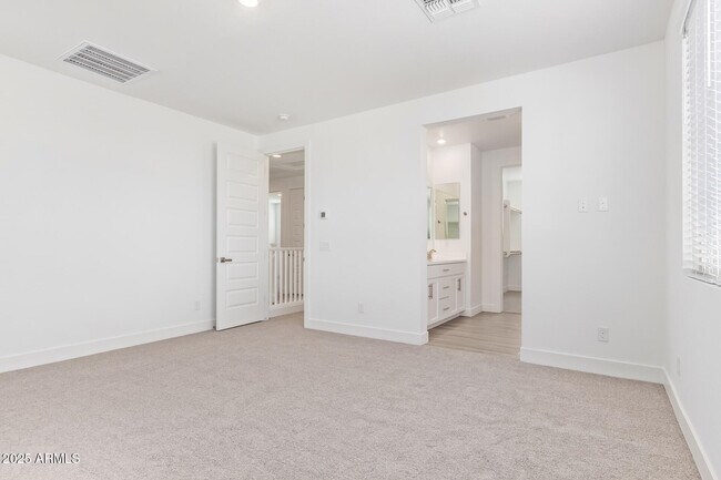 Building Photo - 21424 E Sparrow Dr