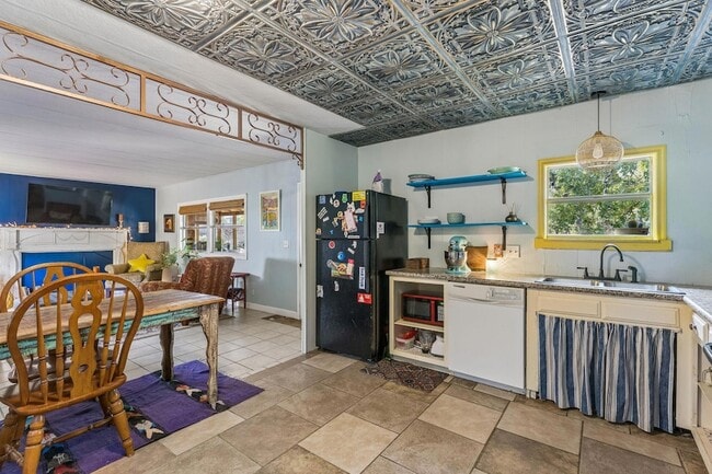 Building Photo - 1106 Minnie Dr