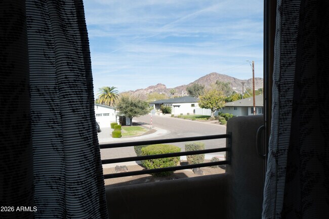 Building Photo - 4451 E Earll Dr