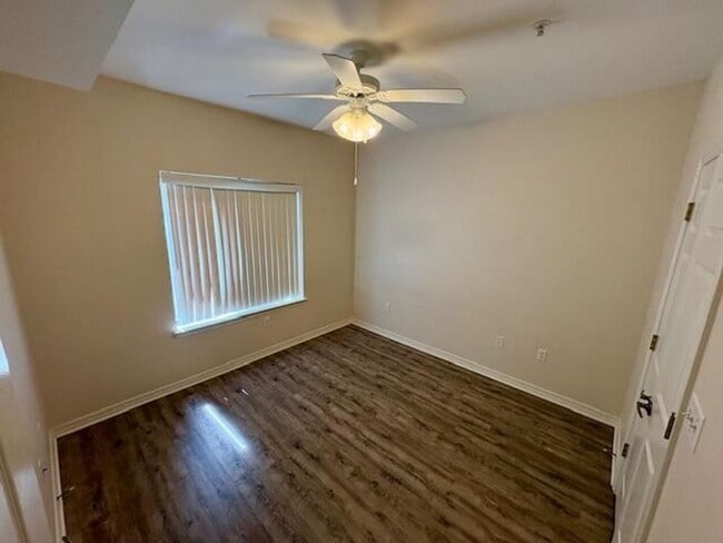 Building Photo - 406 Westlake Ct