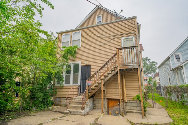 Building Photo - 6828 S Green St