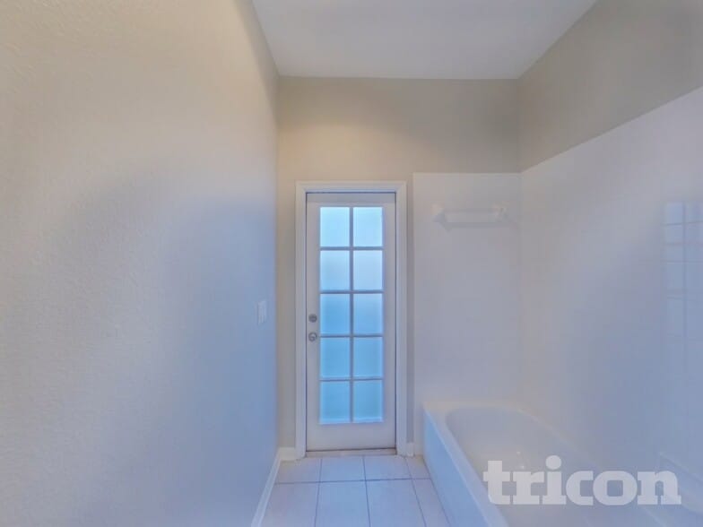 Building Photo - 9405 Sayre St