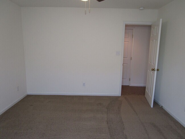 Building Photo - 5004-5006 Carrie Ridge Dr.