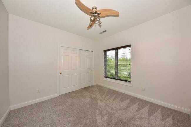 Building Photo - 1515 N Van Buren St