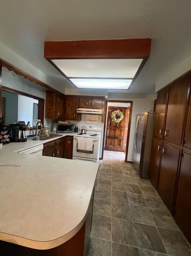 Building Photo - 3-Bedroom, 2-Bath Home Convenient Location...