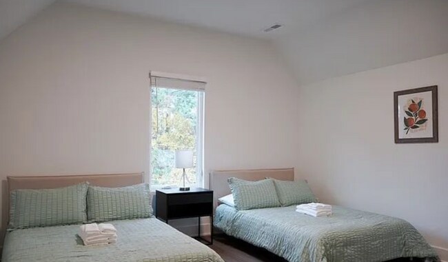 Building Photo - Experience Modern Living Downtown Ralegh: 3-Bed, 3.5-Bath at 1017-100 Page St!