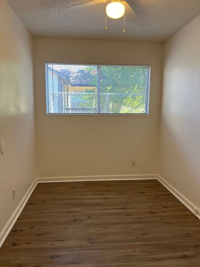 Building Photo - Alfreda Duplex