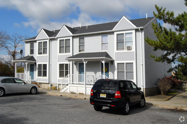 Building Photo - Victorian Court Townhomes