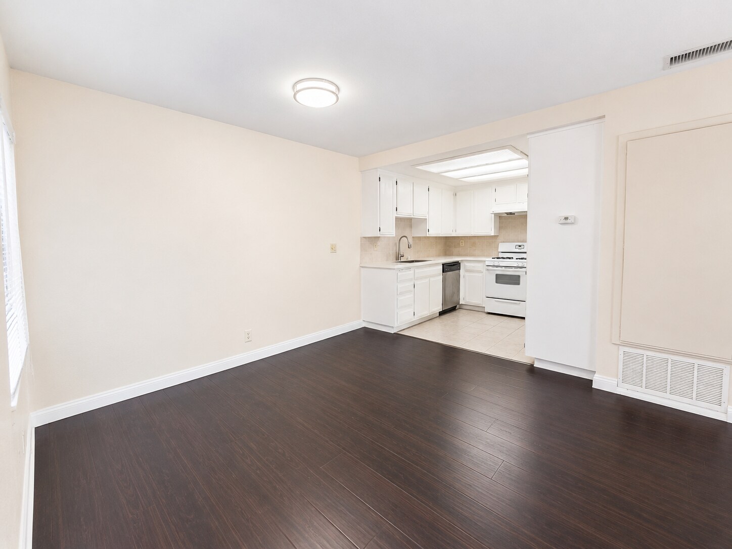 Building Photo - 901 Golden Springs Dr