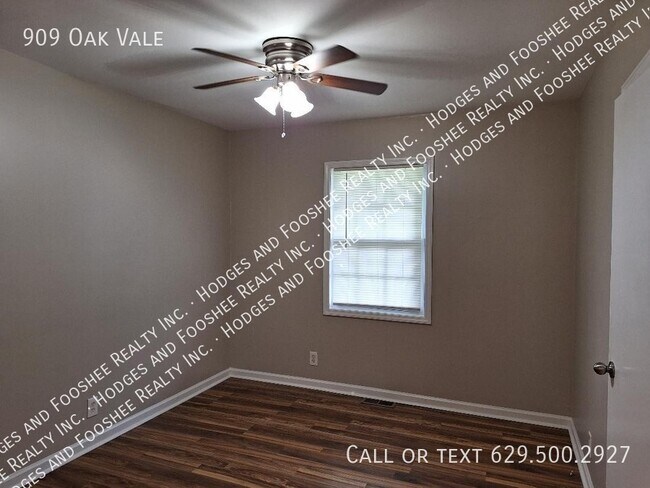 Building Photo - 909 Oak Vale Dr