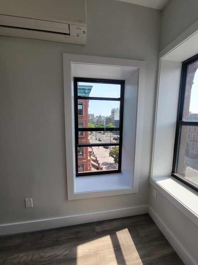 Building Photo - 239 Lenox Ave