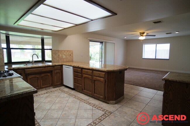 Building Photo - Gorgeous Northwest Bakersfield Home with H...