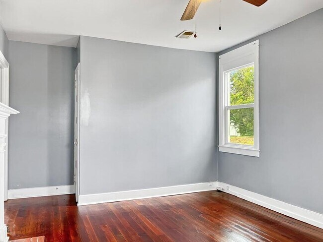 Building Photo - 2002 Shirley Ave