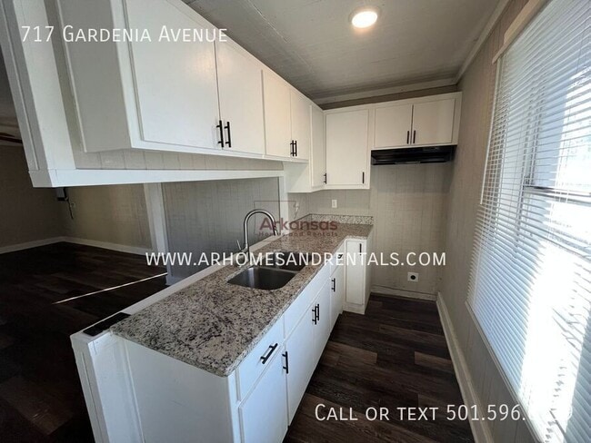 Building Photo - 717 Gardenia Ave