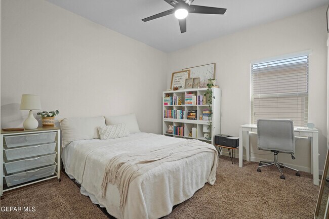 Building Photo - 444 Deserts Dr