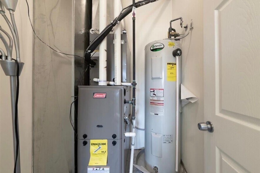 Building Photo - 14357 Shadywood Dr