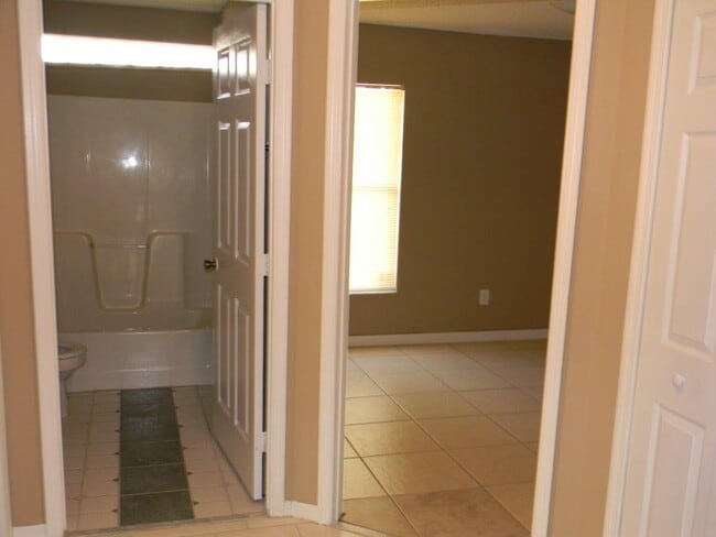 Building Photo - 3 Bed / 2 Bath Home In Orlando - Lockhart