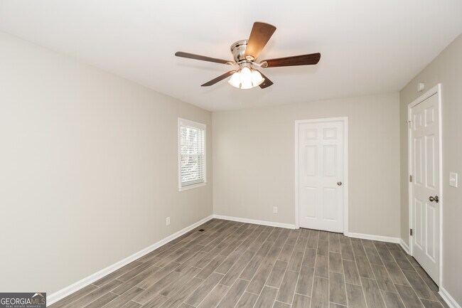 Building Photo - 215 Allatoona Highland Dr