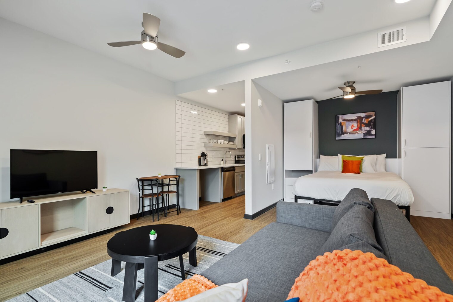 Building Photo - 423 E Michigan St