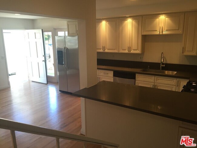 Building Photo - 3603 Mentone Ave