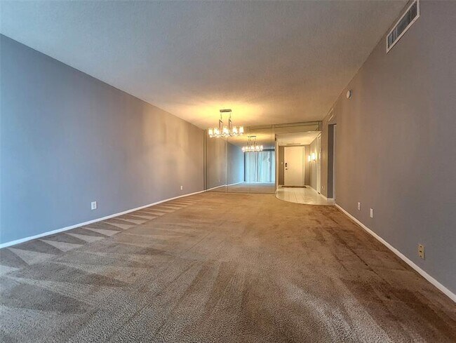 Building Photo - 3090 N Course Dr
