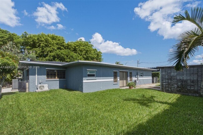 Building Photo - 11621 NW 58th Pl