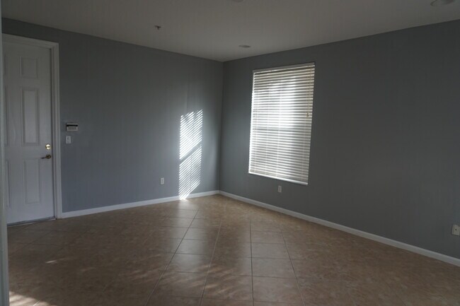 Building Photo - 3919 Passion Flower Rd