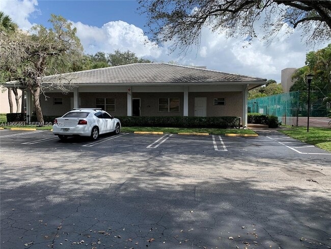 Building Photo - 1075 Riverside Dr